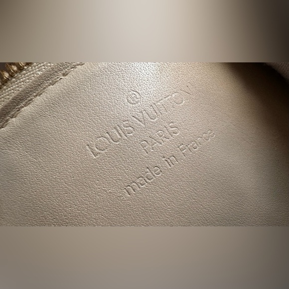 LOUIS VUITTON Vernis Lexington Monorgram Pochette - Picture 13 of 13